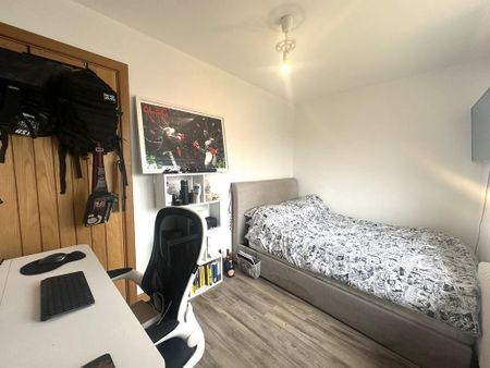 4 bedroom detached house to rent - Photo 3