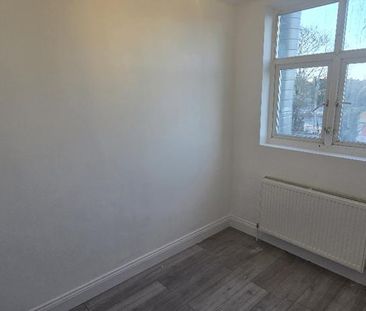 3 bedroom flat to rent - Photo 4