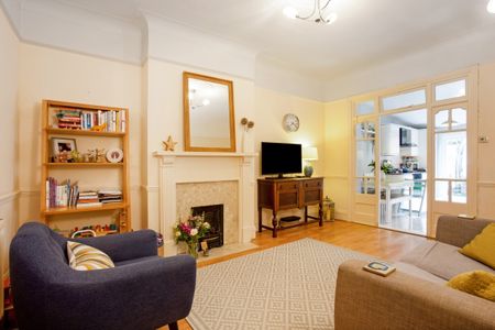 2 bedroom flat to rent - Photo 4