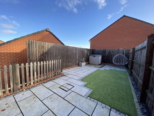 3 bedroom semi-detached house to rent - Photo 1