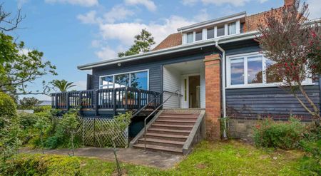 Corner Charmer - Photo 4