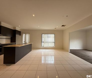 Spacious Large Family Home - Photo 1