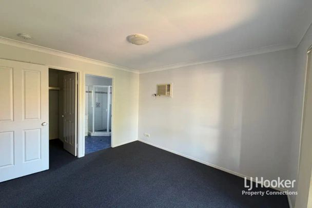 “4 BEDROOM HOUSE LOCATED IN A QUIET STREET” - Photo 1
