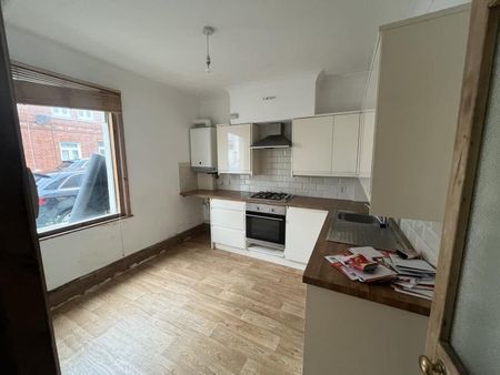 2 bedroom terraced house to rent - Photo 4