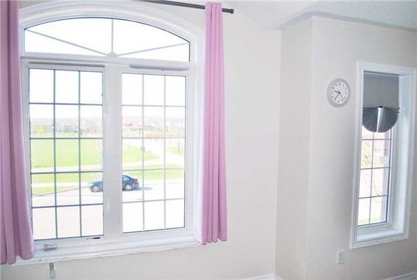 For Lease - 180 Harvest Hills Boulevard, East Gwillimbury, Ontario - Photo 1