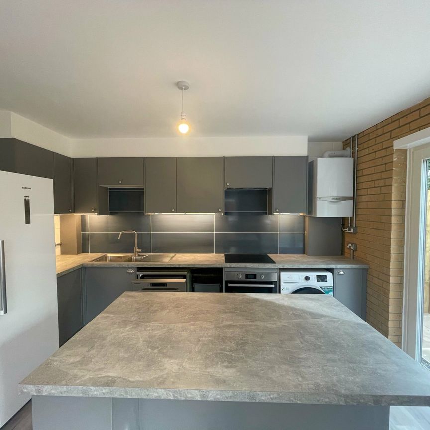 Edgeware Road, Staple Hill, BS16 4LZ - Photo 1