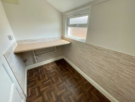 Terraced House to rent on - Photo 5