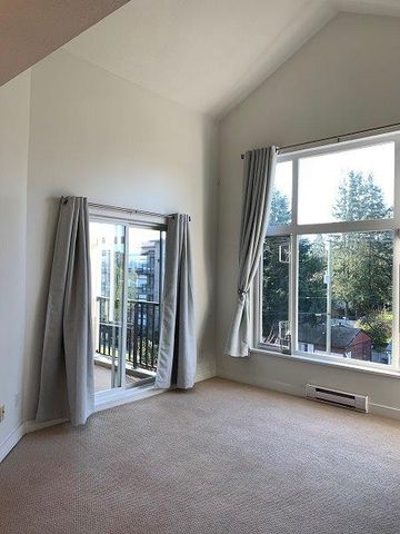 Bright & Spacious Top-Floor 2 Bedroom/2 Bathroom - Photo 4