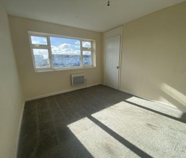 3 bedroom end of terrace house to rent - Photo 3