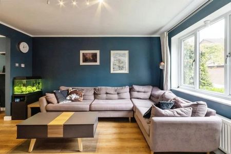 3 bedroom semi-detached house to rent - Photo 2