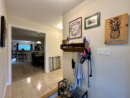 For Lease - 707 Logperch Circle, Barrhaven, Ontario - Photo 2