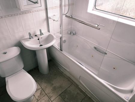 3 bedroom semi-detached house to rent - Photo 5