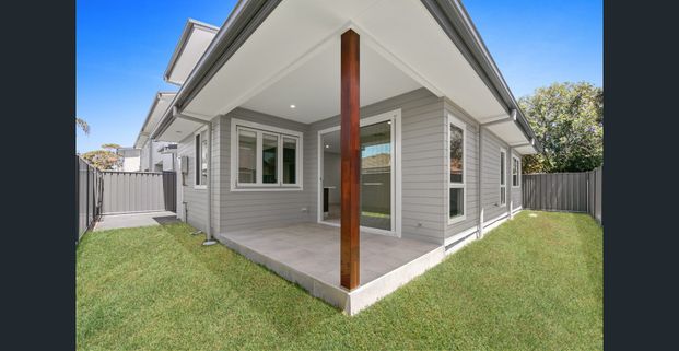 Executive Townhouse Close to everything - Photo 1