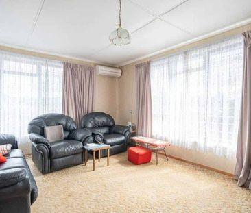 Brick and tile family home - Photo 2