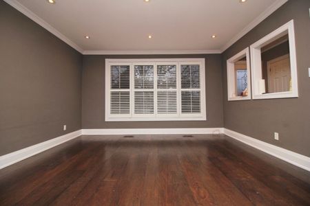 For Lease - 382 Walton Street, Oakville, Ontario - Photo 2