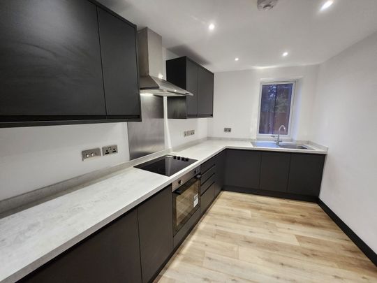 200 Stourbridge Road, Stourbridge, DY9 7BU - Photo 1