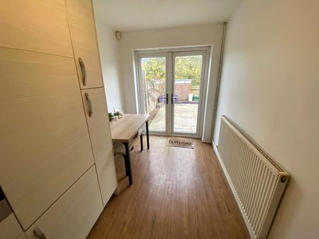 3 Bedroom House To Rent - Photo 2