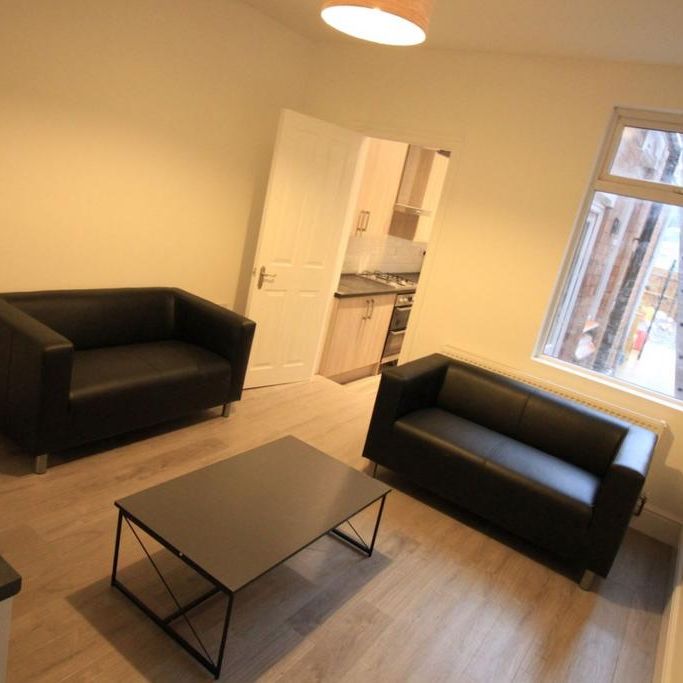 4 bedroom terraced house to rent - Photo 1