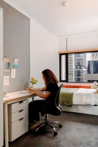 Single Bedroom – share bathroom - Photo 3