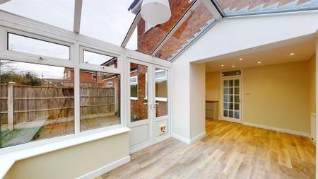 3 bedroom semi-detached house to rent - Photo 3