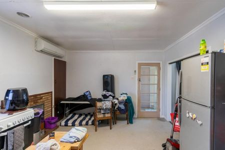 Discover comfortable family living - Photo 2