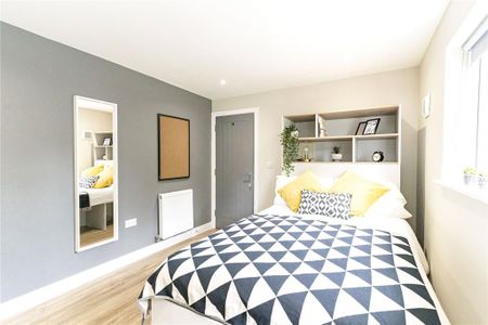 4 bedroom semi-detached house to rent - Photo 5