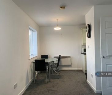 2 bedroom flat to rent - Photo 2