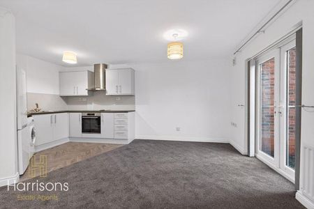 2 bedroom ground floor flat to rent - Photo 3