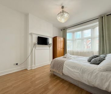 Ealing Park Mansions, London, W5 - Photo 1