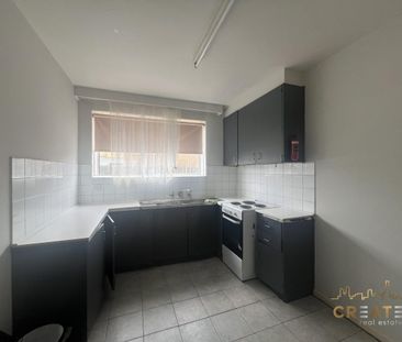 CONVENIENT LIVING IN THE HEART OF FOOTSCRAY - Photo 4