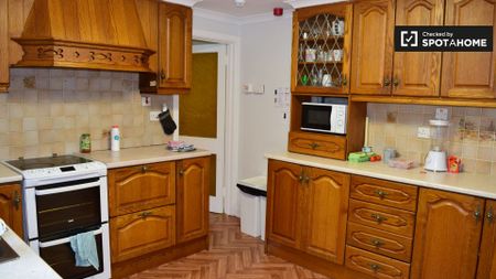 Bed in Room to rent in 8-bedroom house in Drumcondra, Dublin - Photo 5