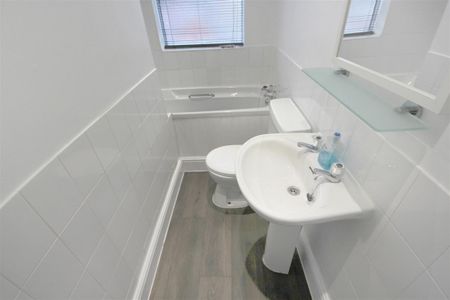 2 Bedroom House - Terraced To Let - Photo 2