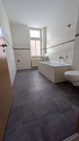 Helle Wohnung mit Tageslichtbad - Photo 4