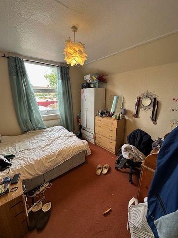 6 bedroom semi-detached house to rent - Photo 2