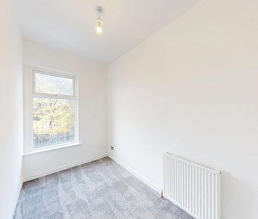 3 bedroom end of terrace house to rent - Photo 2