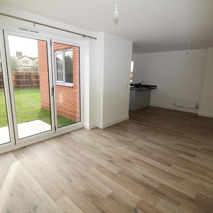 4 bedroom detached house to rent - Photo 1