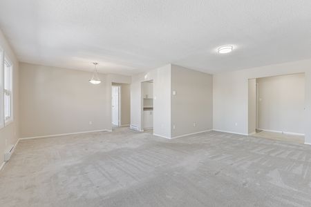 2 bedroom, 1 bathroom apartment in Ajax - Photo 5