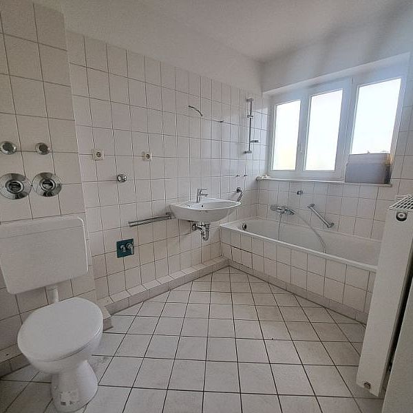 Renovierte 2-Zimmer-Wohnung mit Fahrstuhl in Bremerhaven-Lehe! - Photo 1