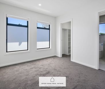 Newly Built 3-Bedroom Townhouse in Prime Location - Photo 3