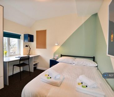 6 bedroom terraced house to rent - Photo 3