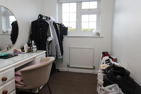 3 bedroom semi-detached house to rent - Photo 2