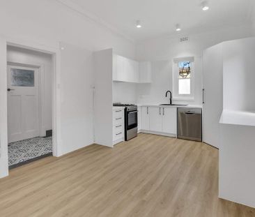 Classic Abbotsford Elegance with a Contemporary Edge - Photo 4