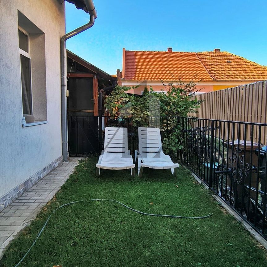 Casa de inchiriat cu 3 camere la curte comuna, zona Centrala, Oradea - Photo 1