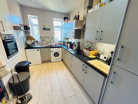 3 bedroom apartment to rent - Photo 5