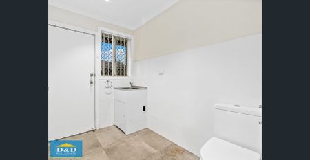 Beautiful 3 Bedroom Family Home. Quiet, convenient location. Air Conditioning. Large covered outdoor patio overlooking private backyard. - Photo 4