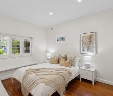 Framed in manicured lawns and multiple aspects - Photo 3