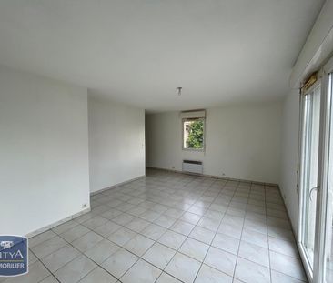 Location Appartement 2 pièces 47m² FONTENAY LE COMTE 85200 - Photo 3