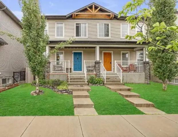 Beautiful 3-Bedroom 2.5 bath Main Floor | Calgary - Photo 1