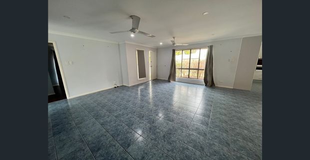 AIR CONDITIONED HOME WITH 2 BAY SHED - Photo 1