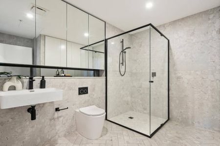 Luxurious "Onyx" Sub Penthouse - Photo 5